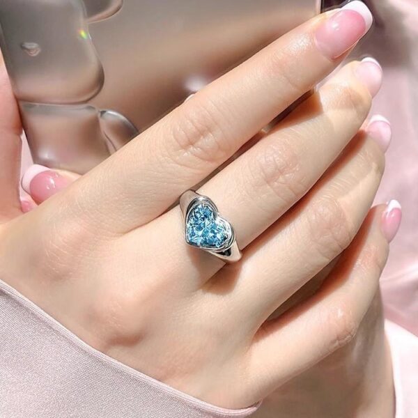 Heart-shaped colorful treasure ring 2 Karat Blue Diamond aquamarine artificial diamond niche high-grade heart-shaped pendant necklace for women